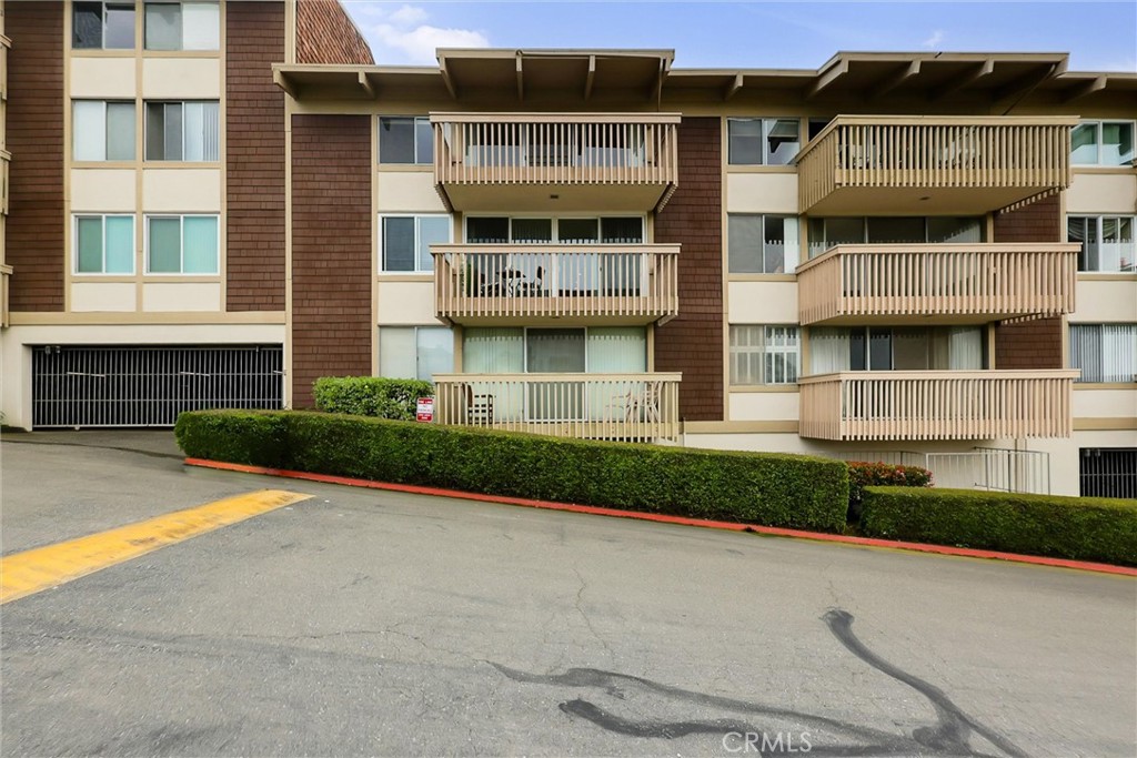 6542 Ocean Crest Drive D305