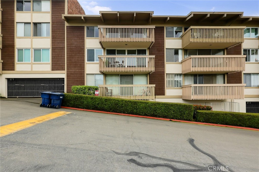 6542 Ocean Crest Drive D305