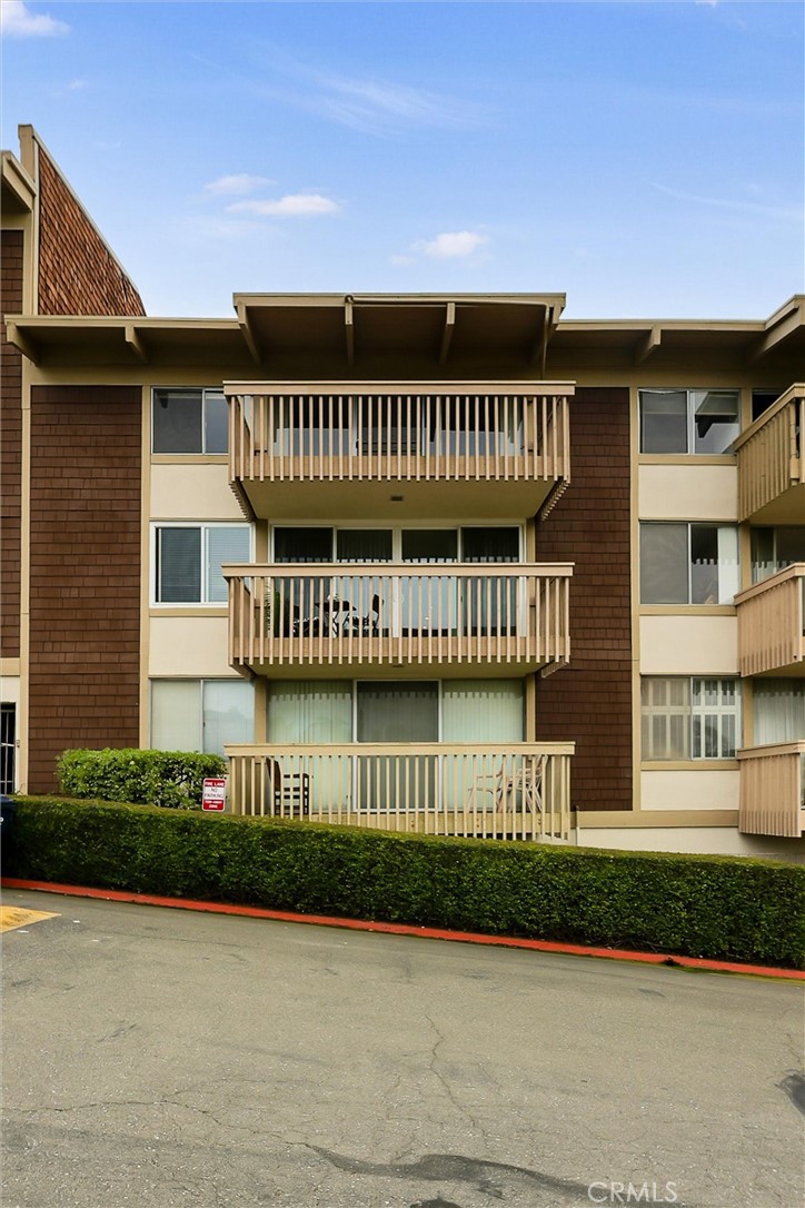 6542 Ocean Crest Drive D305