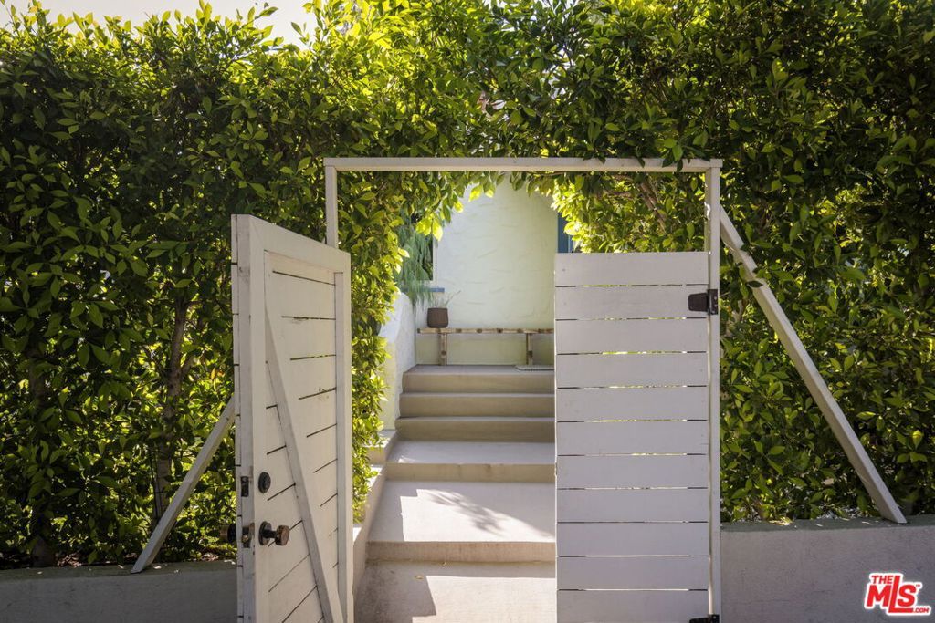 Photo of 2813 Herkimer Street, Los Angeles, CA 90039 (MLS # 26830457)