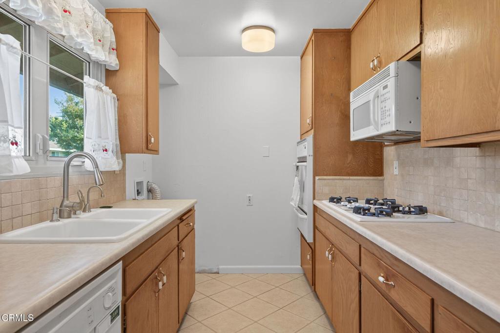Las Posas Gardens - 2666 - Residential