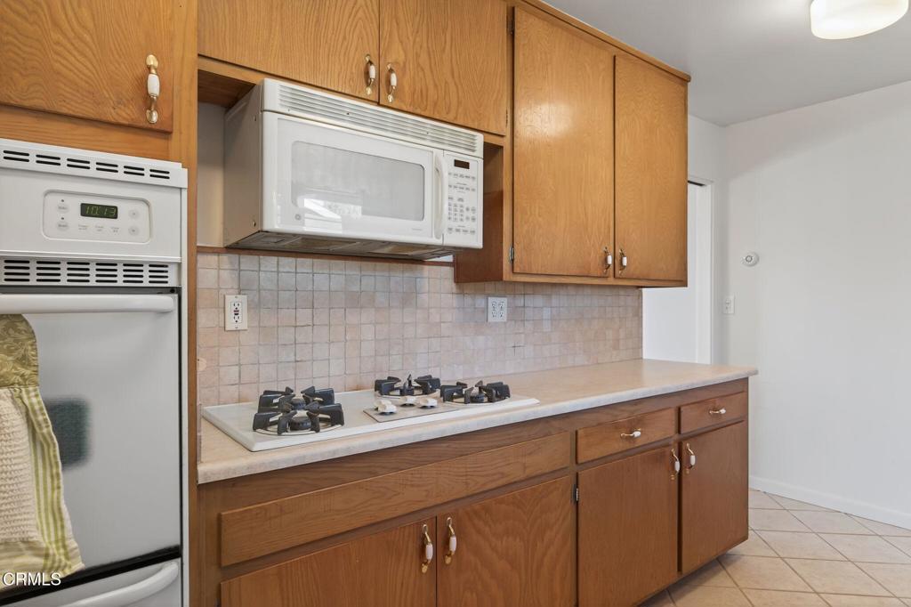 Las Posas Gardens - 2666 - Residential