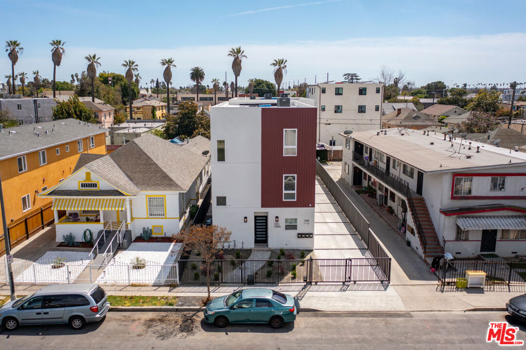 1286 W 35th Place