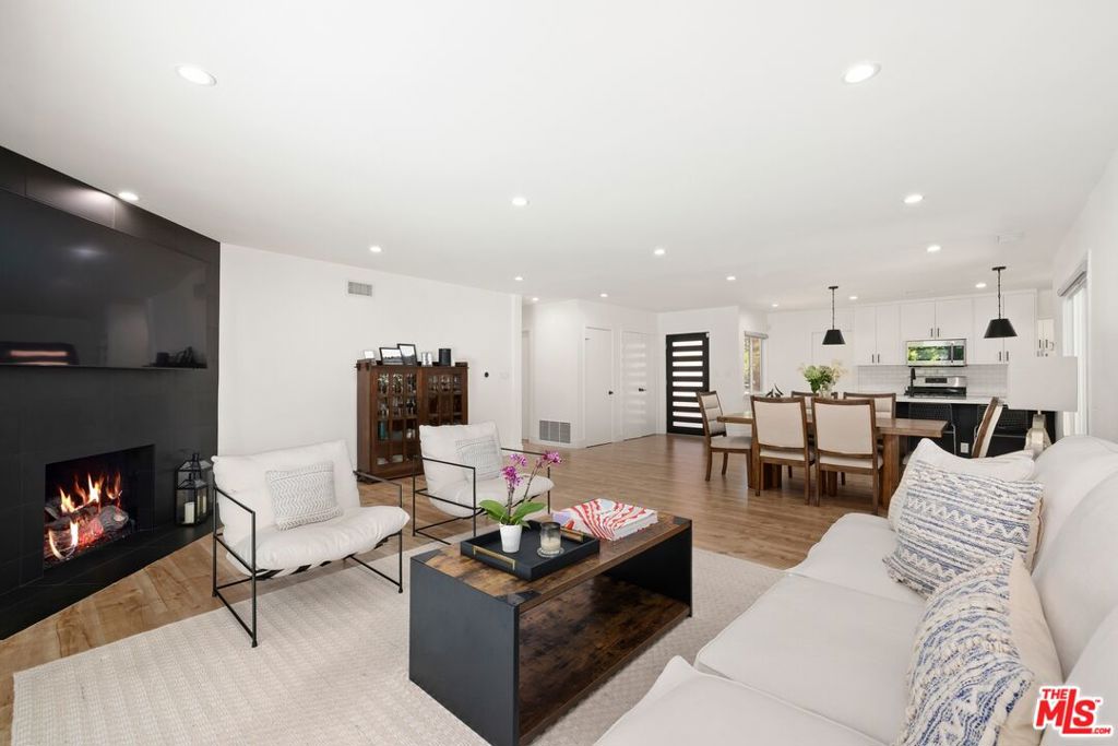 16141 Dickens Street, Los Angeles CA 91436