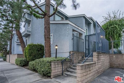 Photo of 9915 Variel Avenue #18, Chatsworth, CA 91311 (MLS # 26660757)