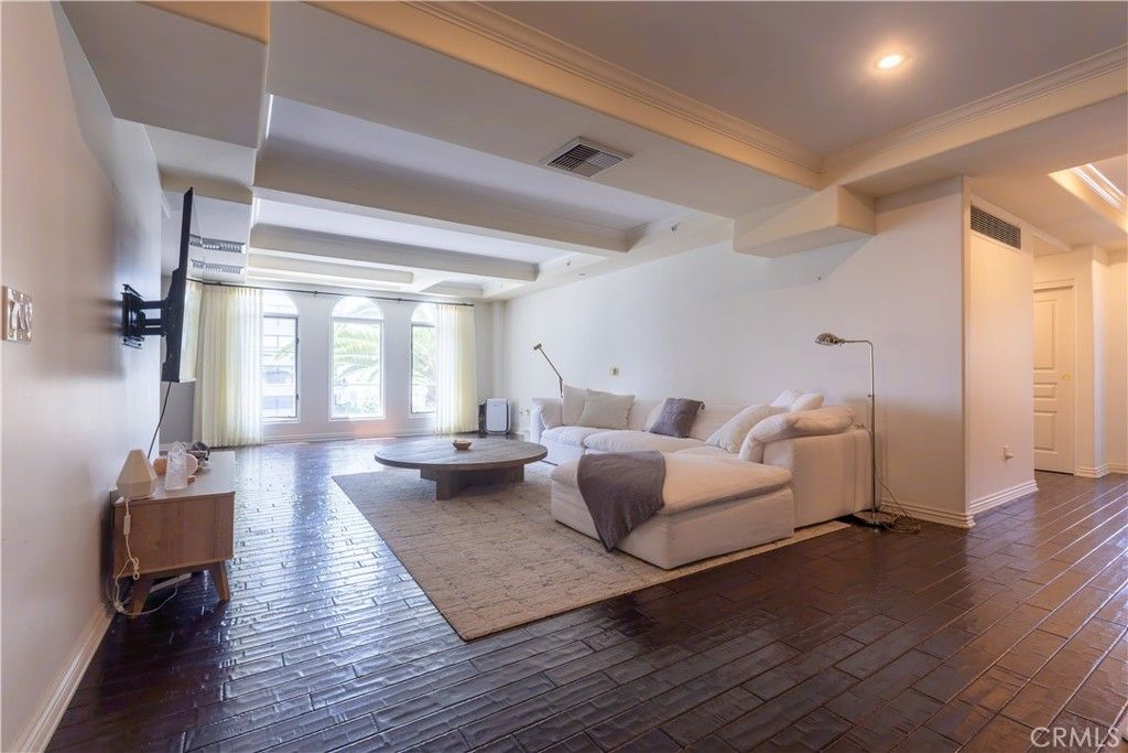 Photo of 10795 Wilshire Boulevard #402, Los Angeles, CA 90024 (MLS # TR25170545)