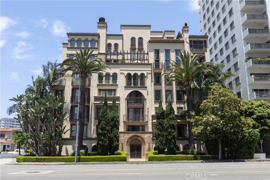 Photo of 10795 Wilshire Boulevard #402, Los Angeles, CA 90024 (MLS # TR25170545)