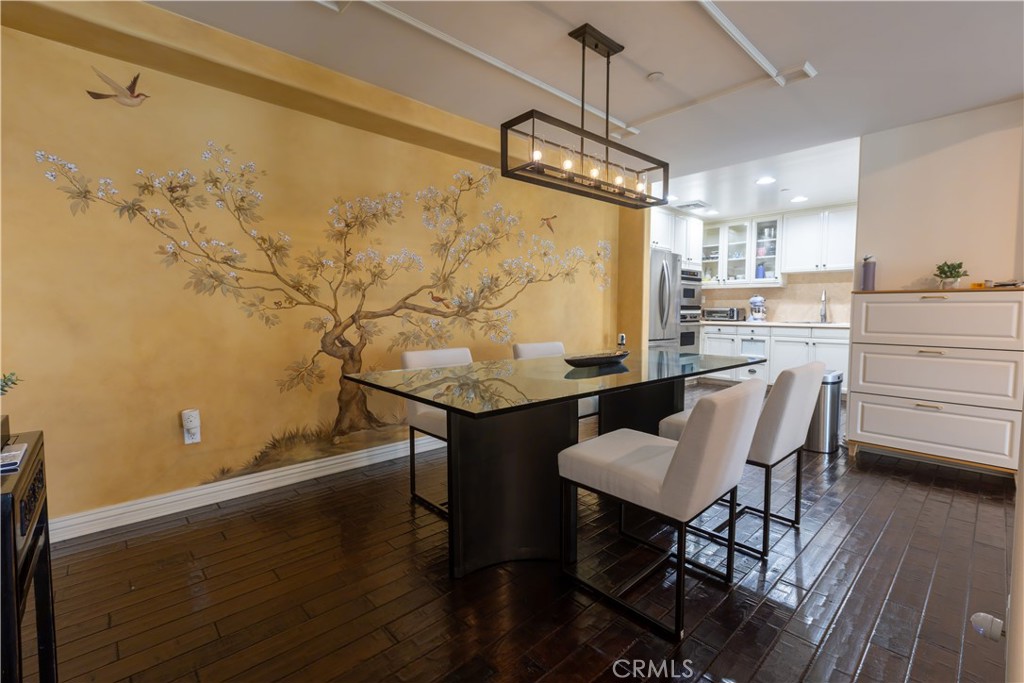 10795 Wilshire Boulevard 402