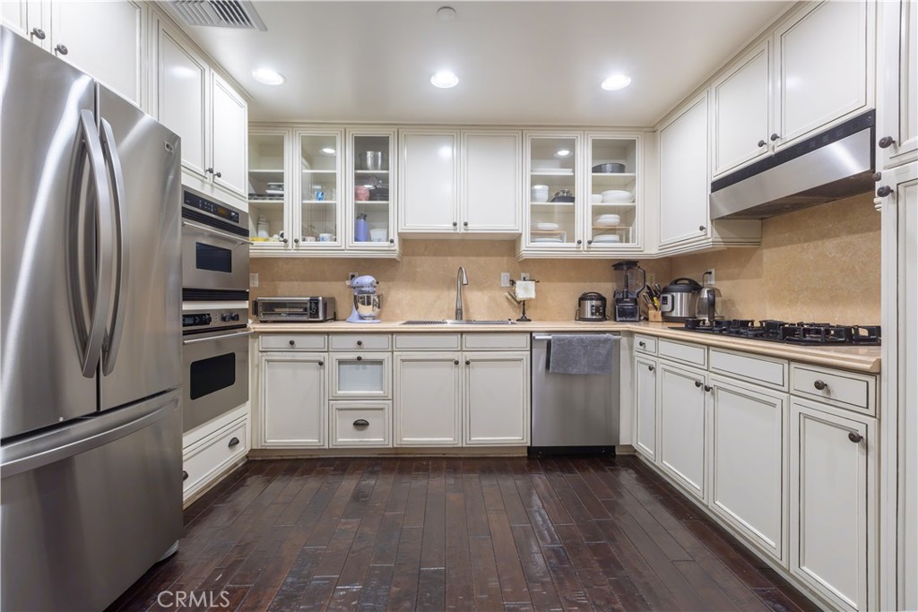 10795 Wilshire Boulevard 402
