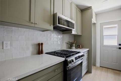 Tiny photo for 6140 Fulcher AVE, North Hollywood, CA 91606 (MLS # SR26158654)