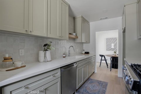 Tiny photo for 6140 Fulcher AVE, North Hollywood, CA 91606 (MLS # SR26158654)