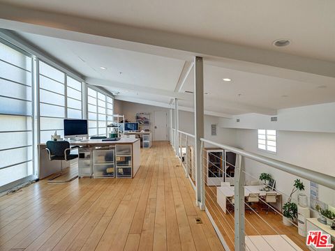 Tiny photo for 2100 Abbot Kinney Boulevard #7, Venice, CA 90291 (MLS # 25601879)