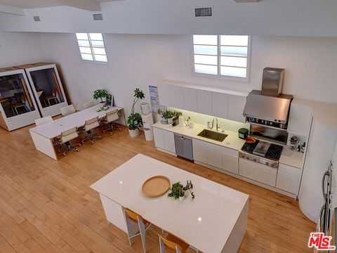 Tiny photo for 2100 Abbot Kinney Boulevard #7, Venice, CA 90291 (MLS # 25601879)