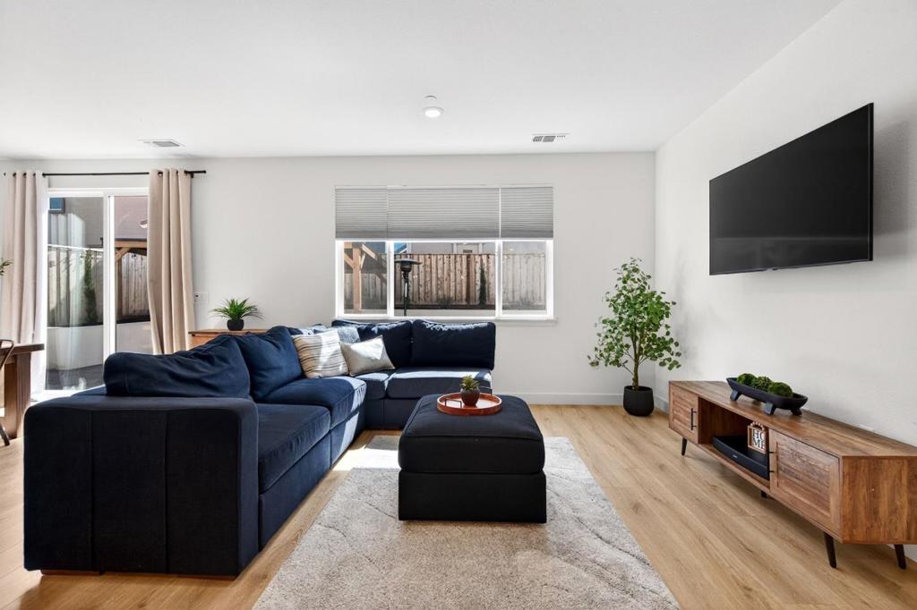 2001 Marigold Street