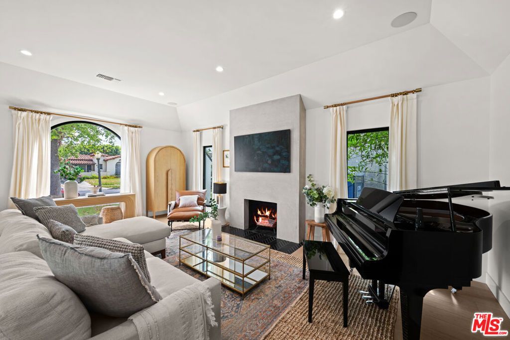 Photo of 2027 Pelham Avenue, Los Angeles, CA 90025 (MLS # 26669747)