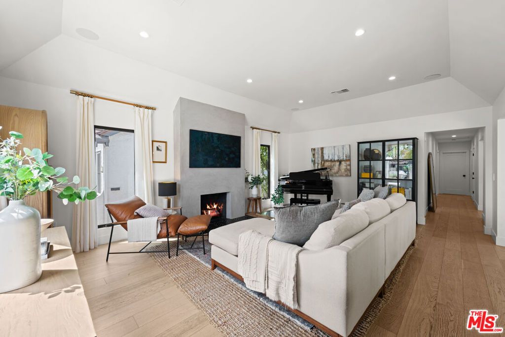 Photo of 2027 Pelham Avenue, Los Angeles, CA 90025 (MLS # 26669747)