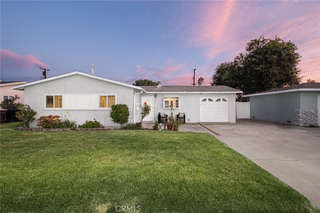 238 W Wilken Way