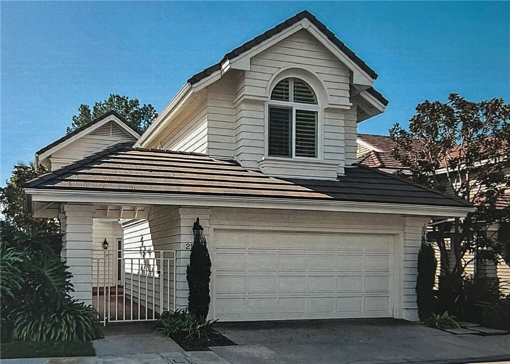 Photo of 2591 Point Del Mar, Corona Del Mar, CA 92625 (MLS # NP26085097)