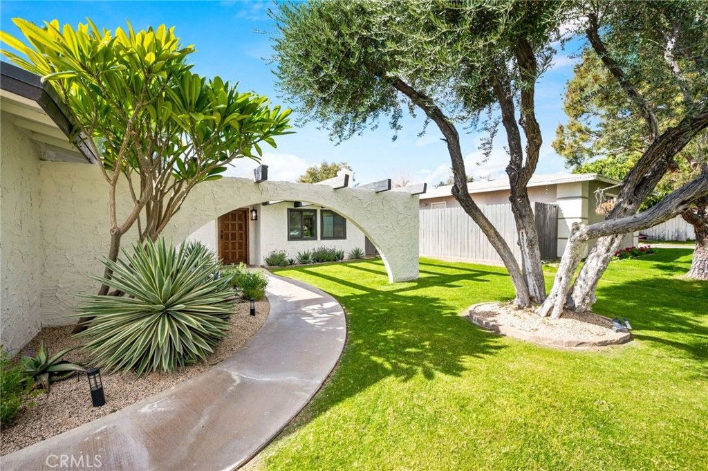 Photo of 43381 Virginia Ave, Palm Desert, CA 92211 (MLS # OC26038852)