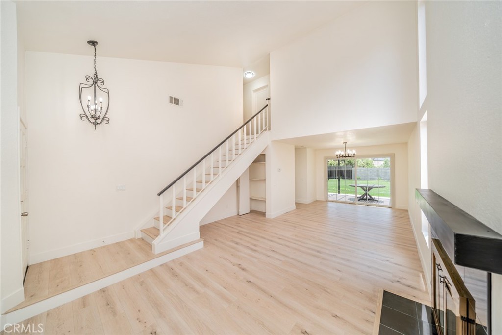 14015 Hillcrest