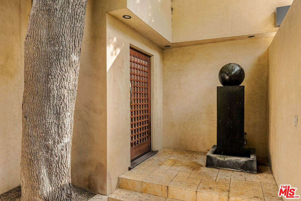 1634 Benedict Canyon Drive