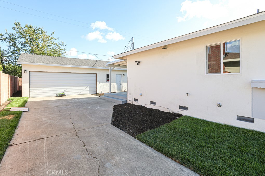 1802 W Martha