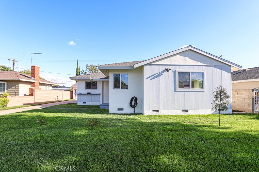 1802 W Martha LN