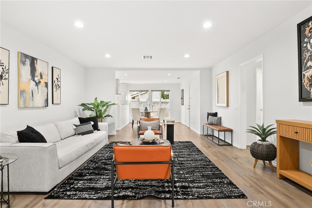 10000 Amestoy Avenue