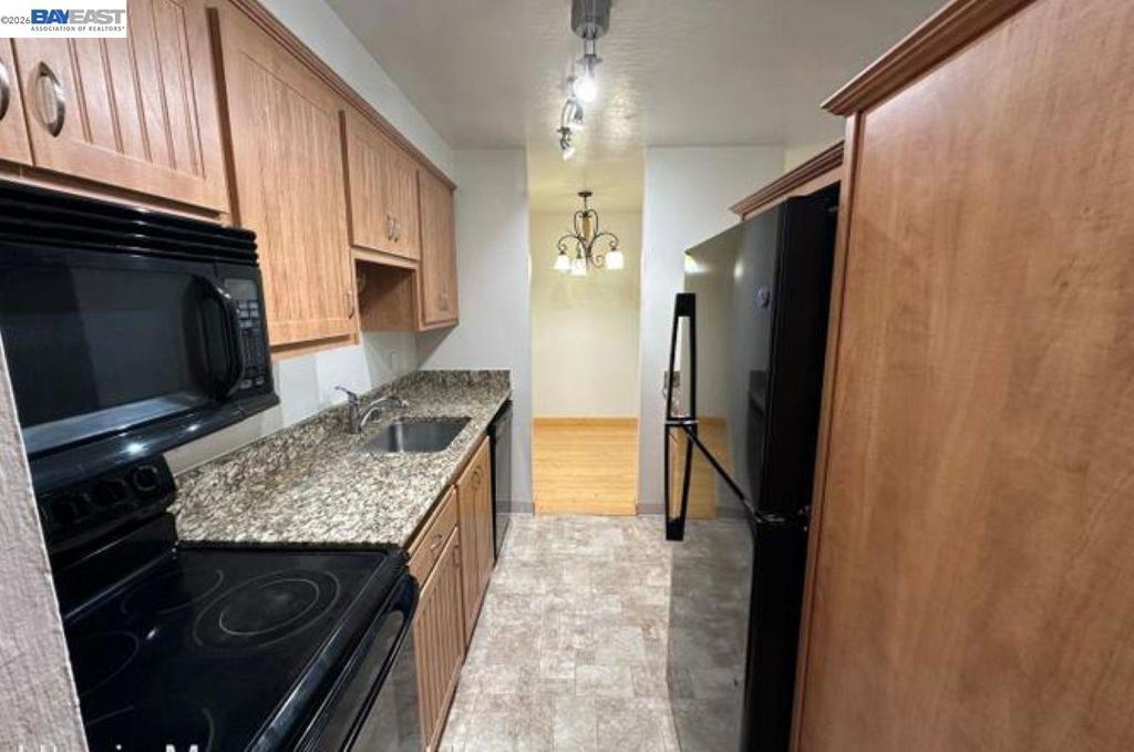 555 Jean St 528
