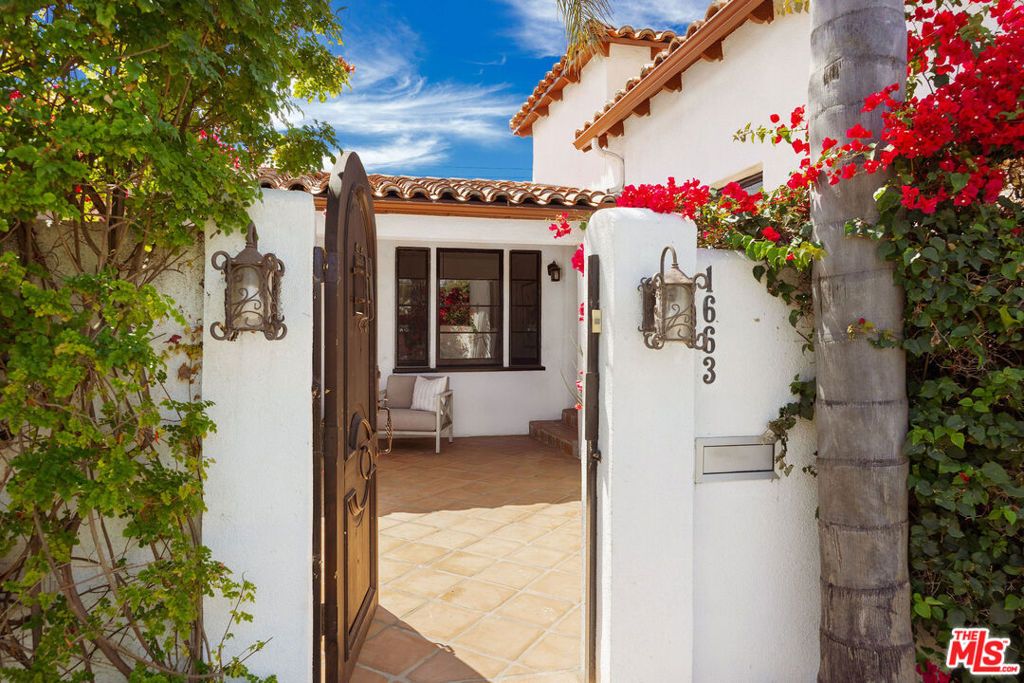 Photo of 1663 S Genesee Avenue, Los Angeles, CA 90019 (MLS # 26856441)