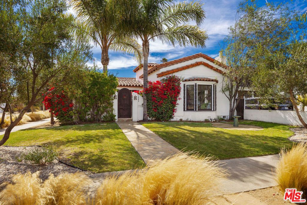 Photo of 1663 S Genesee Avenue, Los Angeles, CA 90019 (MLS # 26856441)