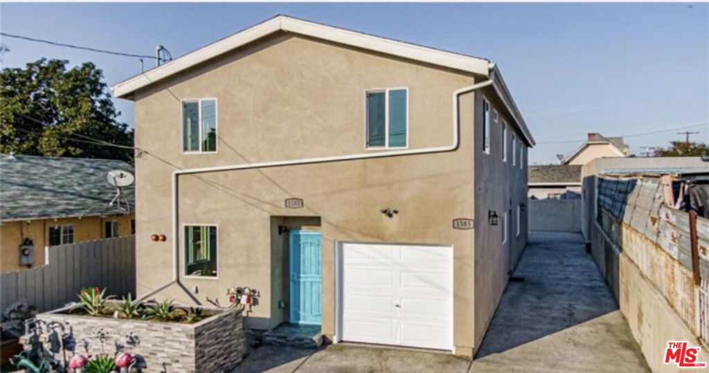 Duplex delight: Rare opportunity to own a fully remodeled (2019) 8 bedroom 5 bathroom 2 unit duplex. with only one tenant since its stunning renovation. This property offers income potential, so don't miss out on this incredible chance to either live in one unit and rent out the other or maximize your return with a dual income stream!