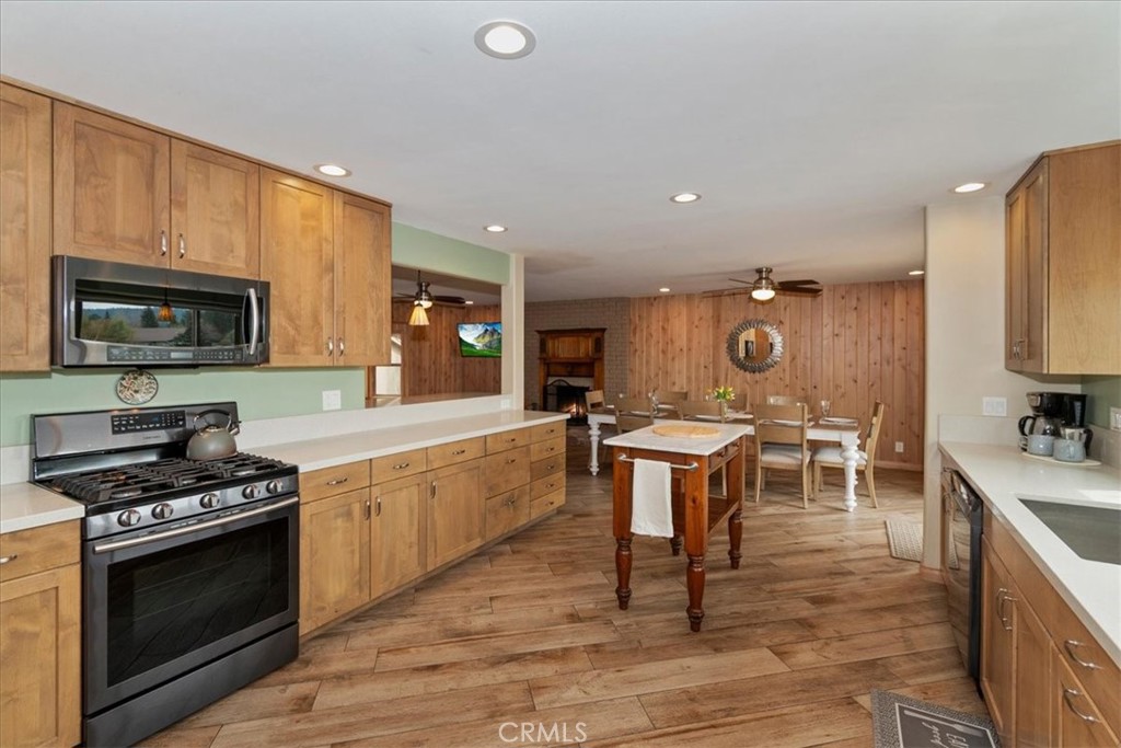 Big Bear Lake, California, 92315, United States, 4 Bedrooms Bedrooms, ,3 BathroomsBathrooms,Residential,Active,2037492