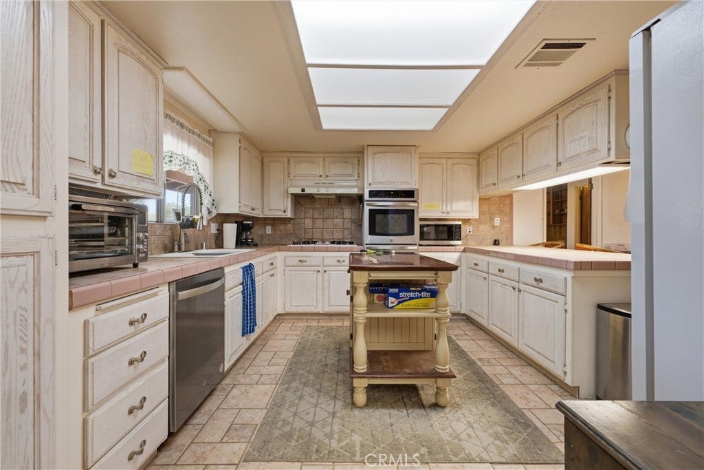 4533 W Ave K12