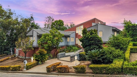 Photo of 742 Greenridge DR, La Canada Flintridge, CA 91011 (MLS # CV26188963)