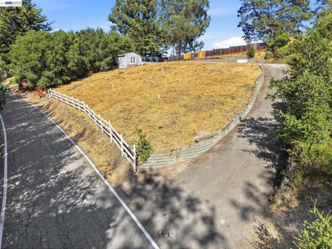 Photo of 6733 SUNNYSLOPE AVE, Castro Valley, CA 94552 (MLS # 41144897)