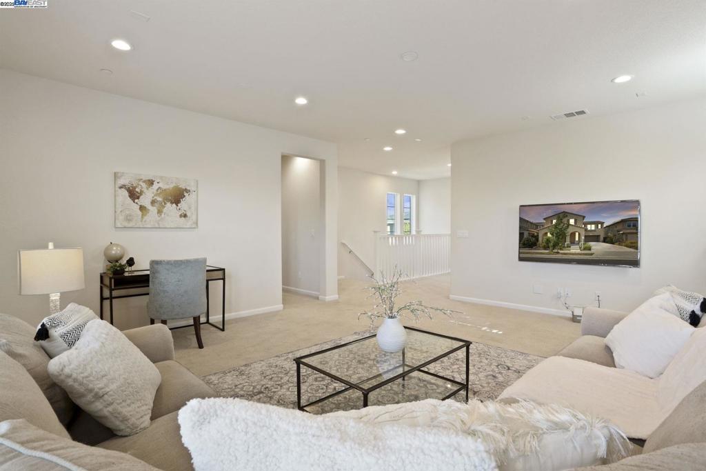 MOUNTAIN HOUSE - Residential