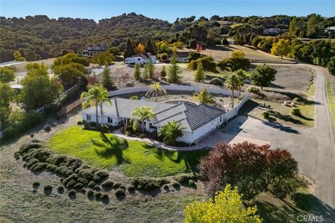 Photo of 2700 Ardilla Road Rd, Atascadero, CA 93422 (MLS # SC25246967)