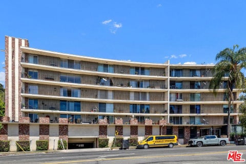 Photo of 2260 N Cahuenga Boulevard #502, Los Angeles, CA 90068 (MLS # 26834917)