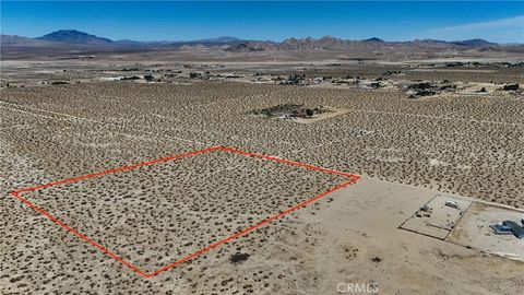 Photo of 712 Fairlane, Lucerne Valley, CA 92356 (MLS # HD26112038)