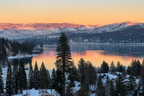 Photo of 27550 North Bay Road, Lake Arrowhead, CA 92352 (MLS # OC26097449)