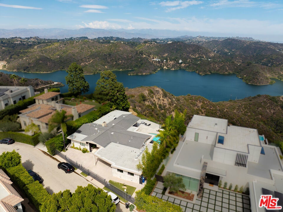 2052 Stradella Road