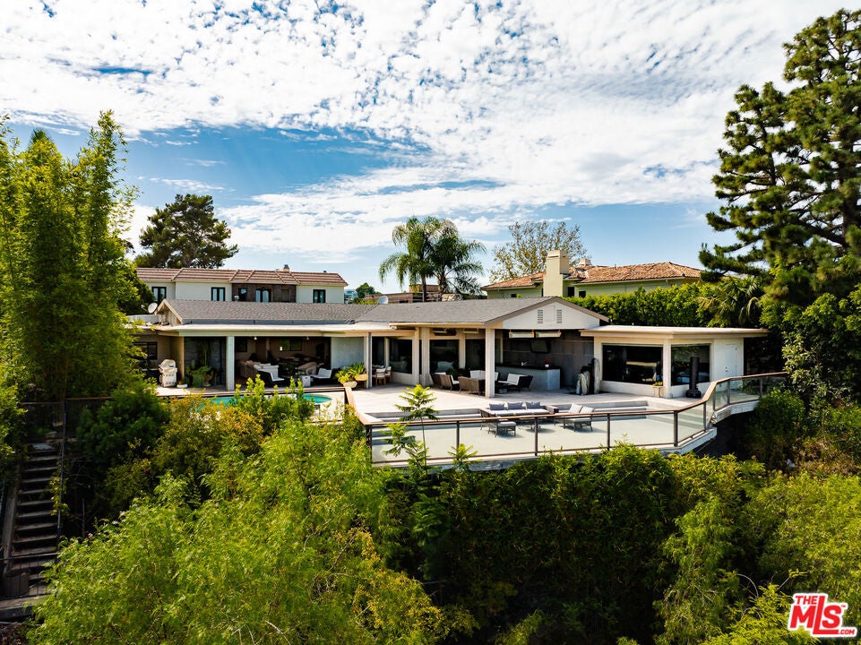 2052 Stradella Road