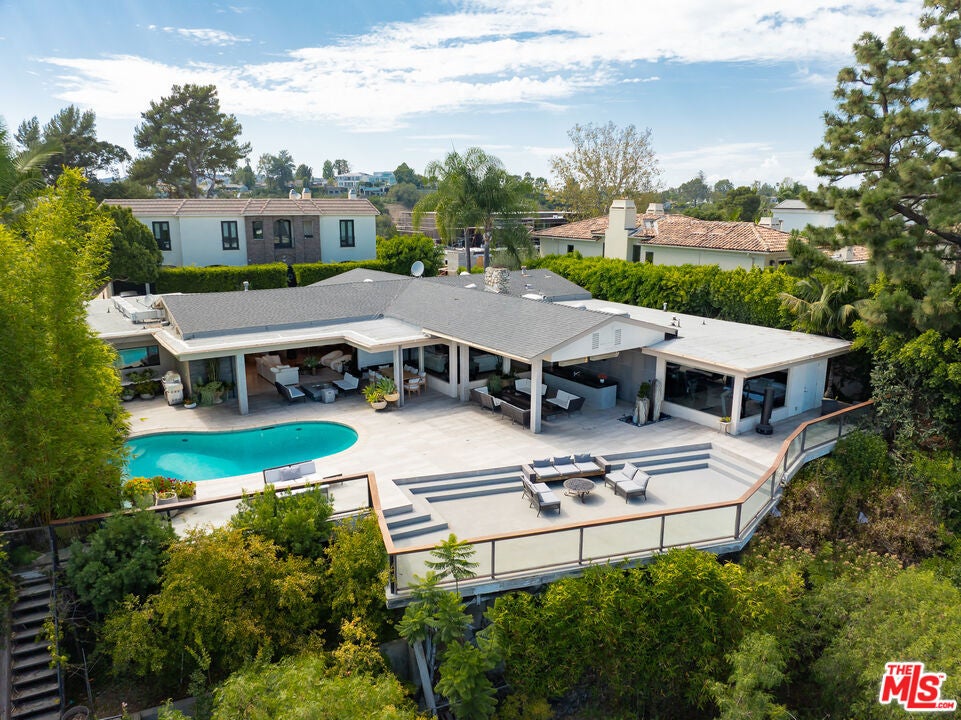 2052 Stradella Road