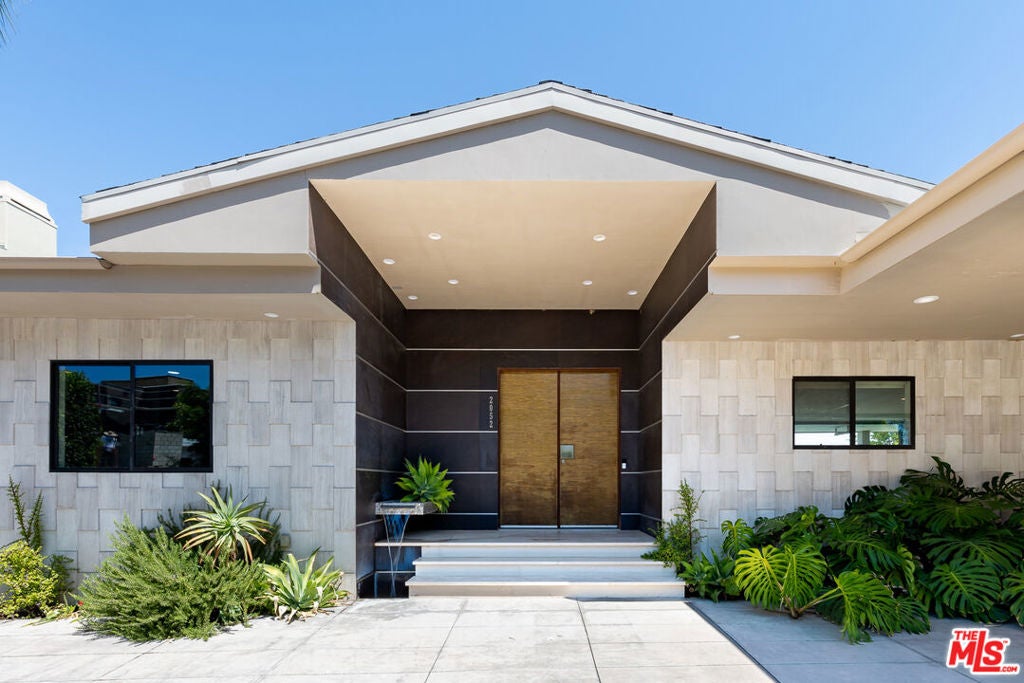 2052 Stradella Road
