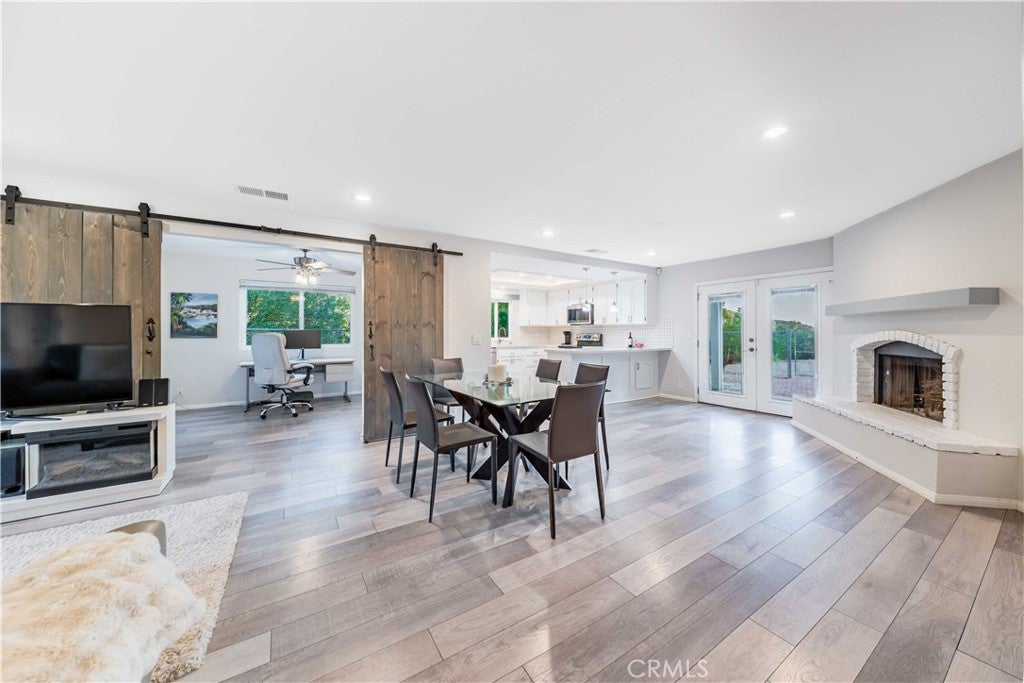 45251 La Cruz Dr