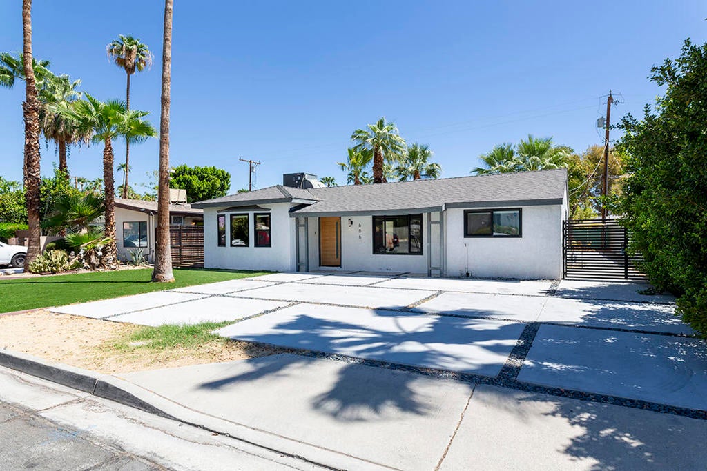 686 S Camino Real