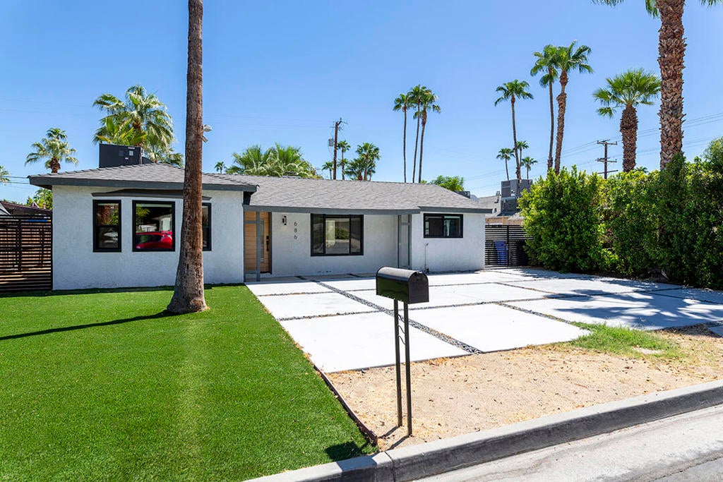 686 S Camino Real