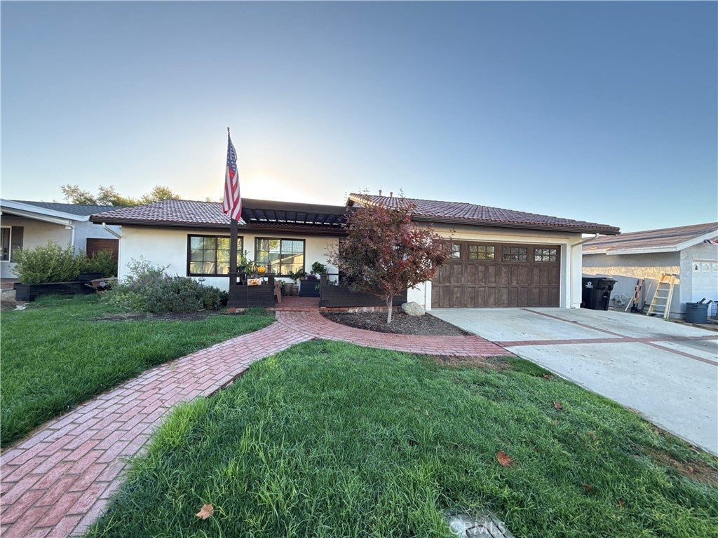 4372 Avenida Rio Del Oro