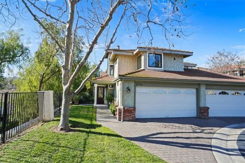 Photo of 29732 Strawberry Hill Dr, Agoura Hills, CA 91301 (MLS # SR26006237)